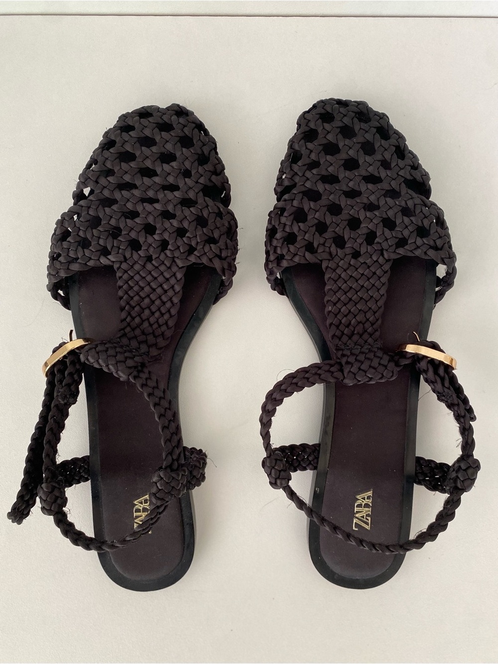 Zara Women’s 7.5 (38) Black Flat Cage Sandals T Strap Woven Ankle Buckle